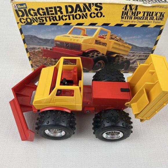 1984 Revell Digger Dan's Construction 4x4 Dump Truck Dozer Blade-  Works!‎ Rare! - Picture 5 of 16